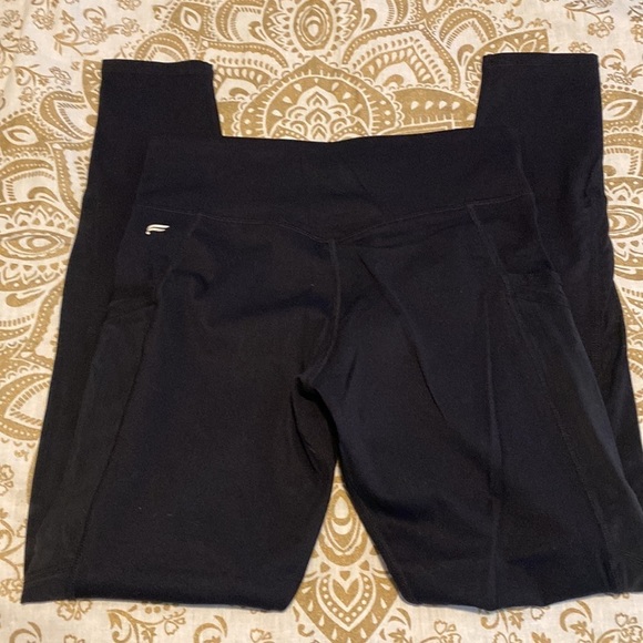 Fabletics Motion 365 legging size medium color black👍🏽 - Picture 3 of 7